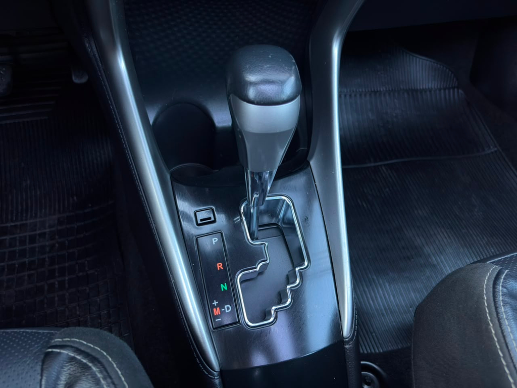 Toyota Yaris Branco