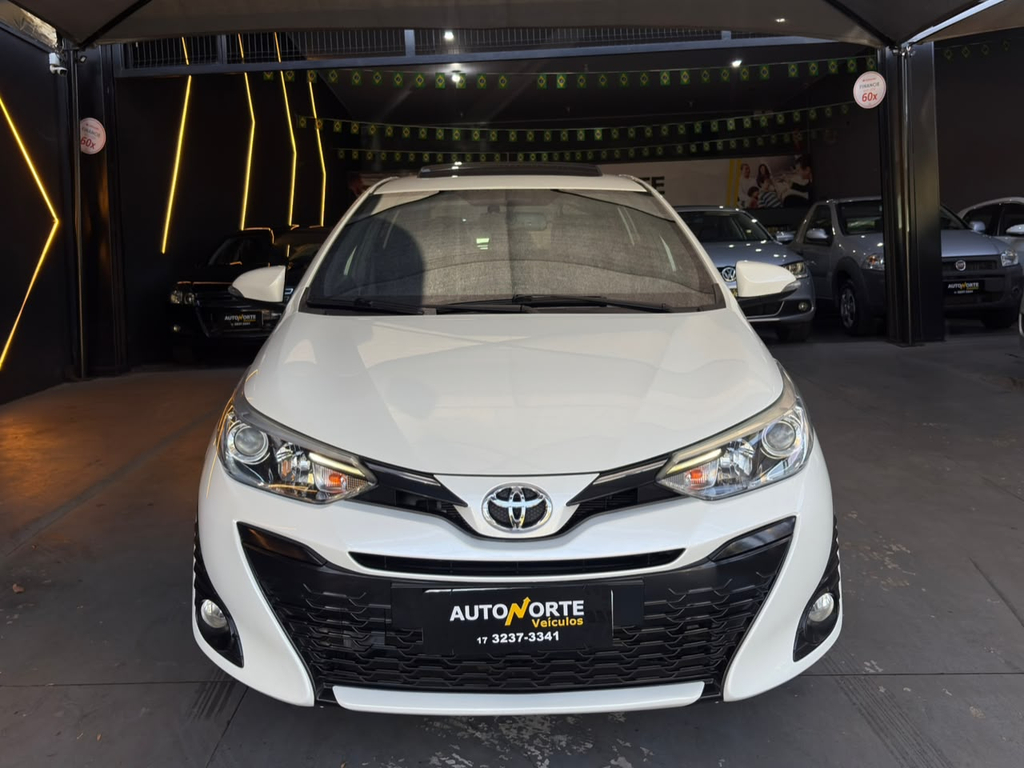 Toyota Yaris Branco