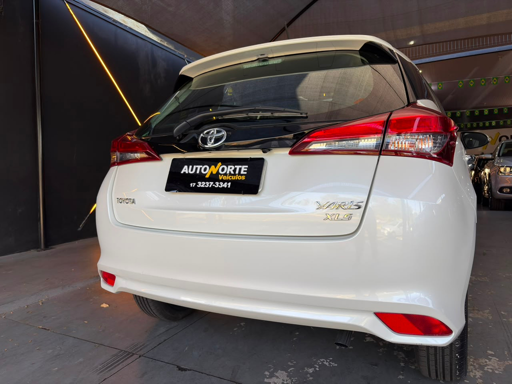 Toyota Yaris Branco