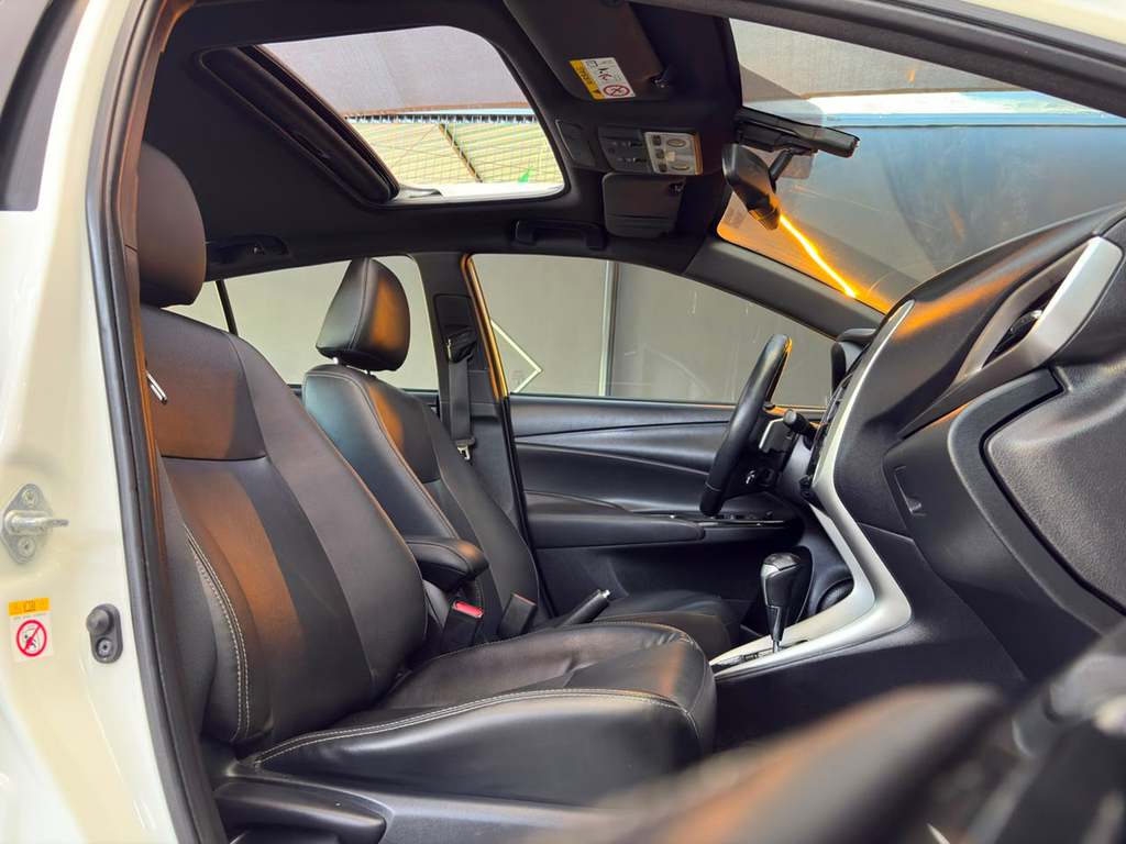 Toyota Yaris Branco