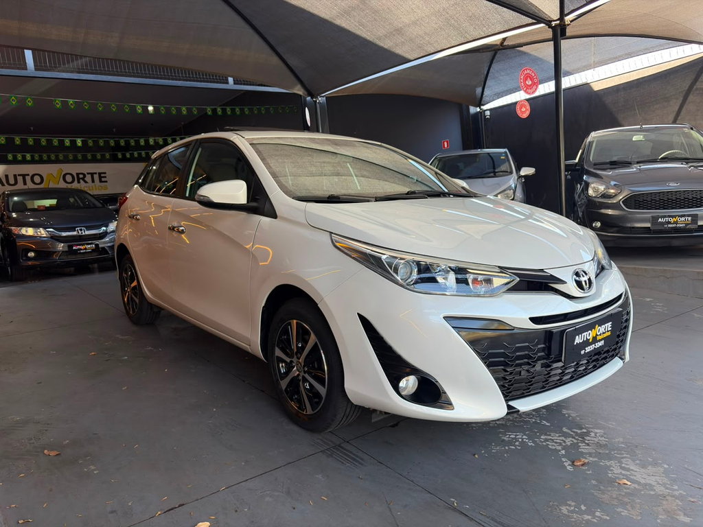 Toyota Yaris Branco