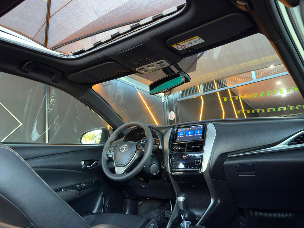 Toyota Yaris Branco