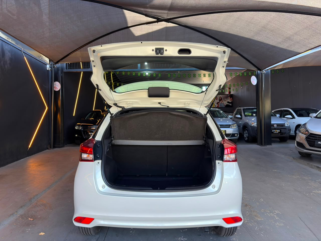 Toyota Yaris Branco