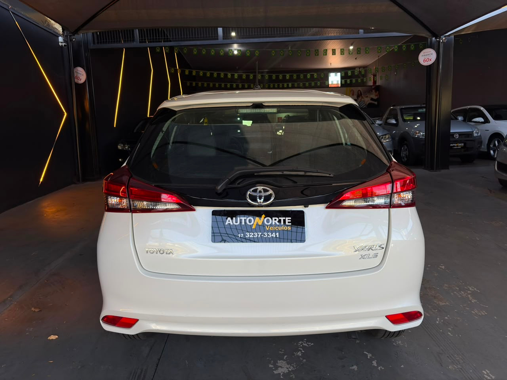 Toyota Yaris Branco