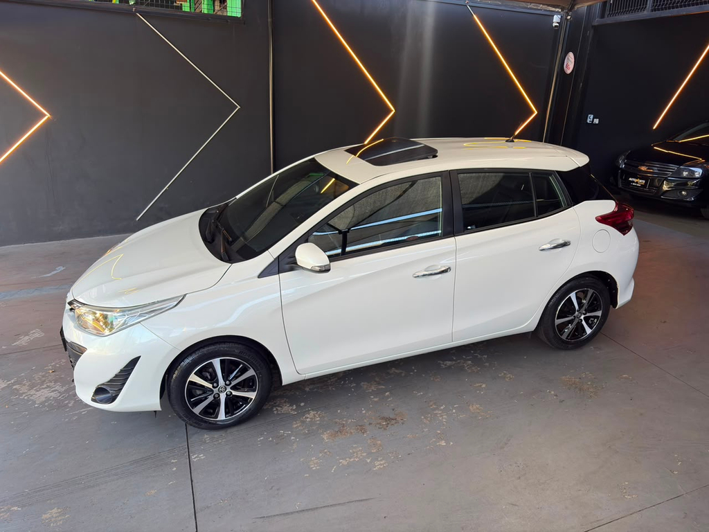 Toyota Yaris Branco