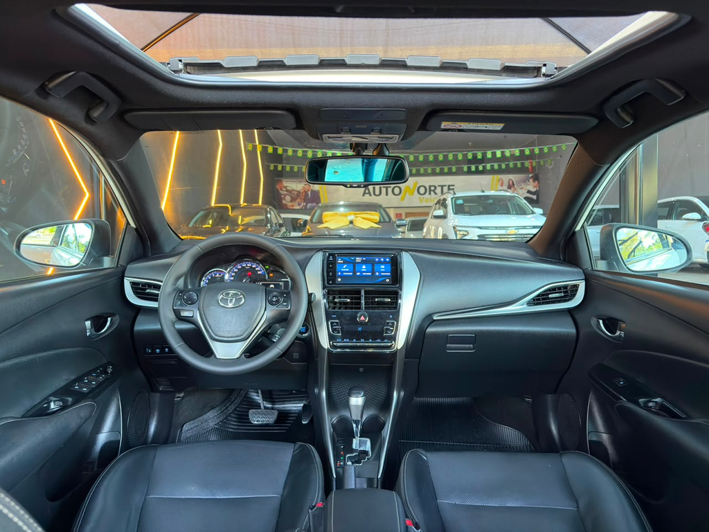 Toyota Yaris Branco