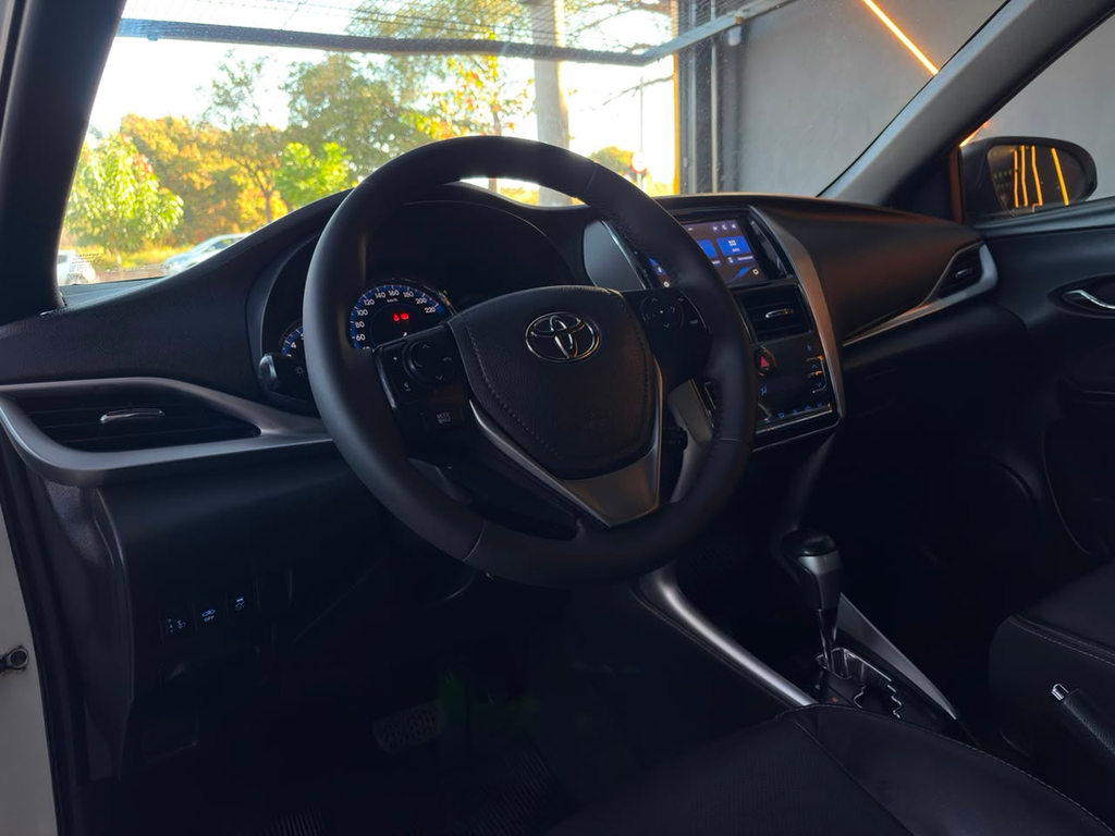 Toyota Yaris Branco