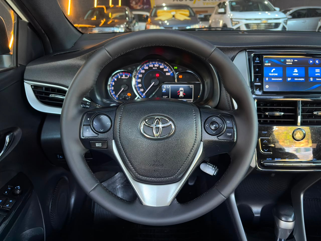 Toyota Yaris Branco