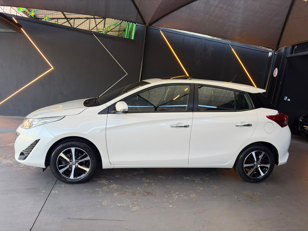 Toyota Yaris Branco