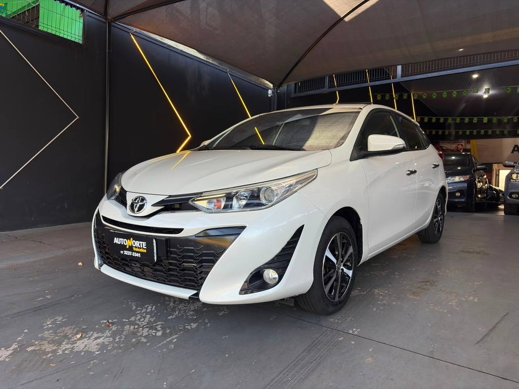 Toyota Yaris Branco
