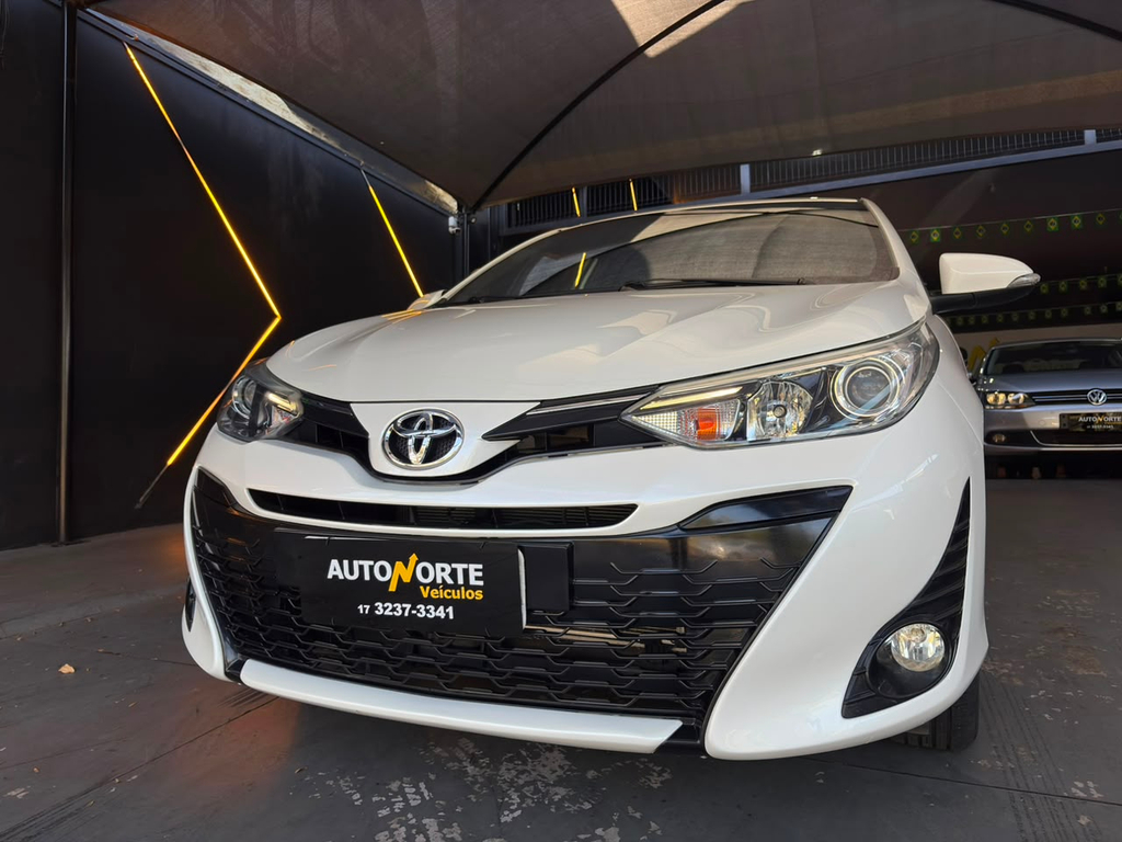 Toyota Yaris Branco
