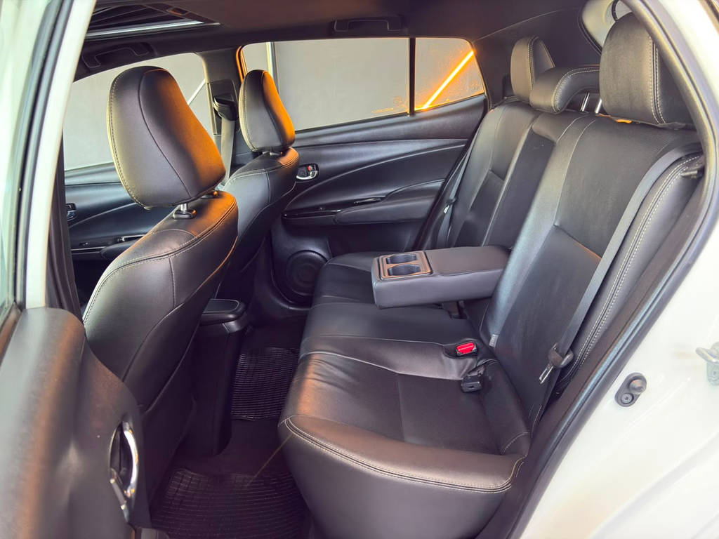 Toyota Yaris Branco