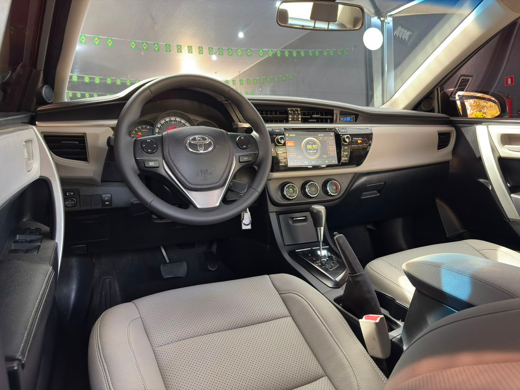 Toyota Corolla Prata