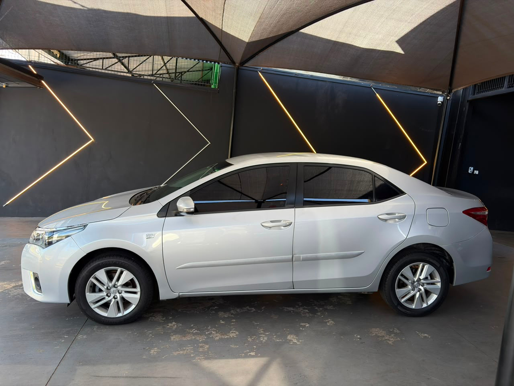 Toyota Corolla Prata