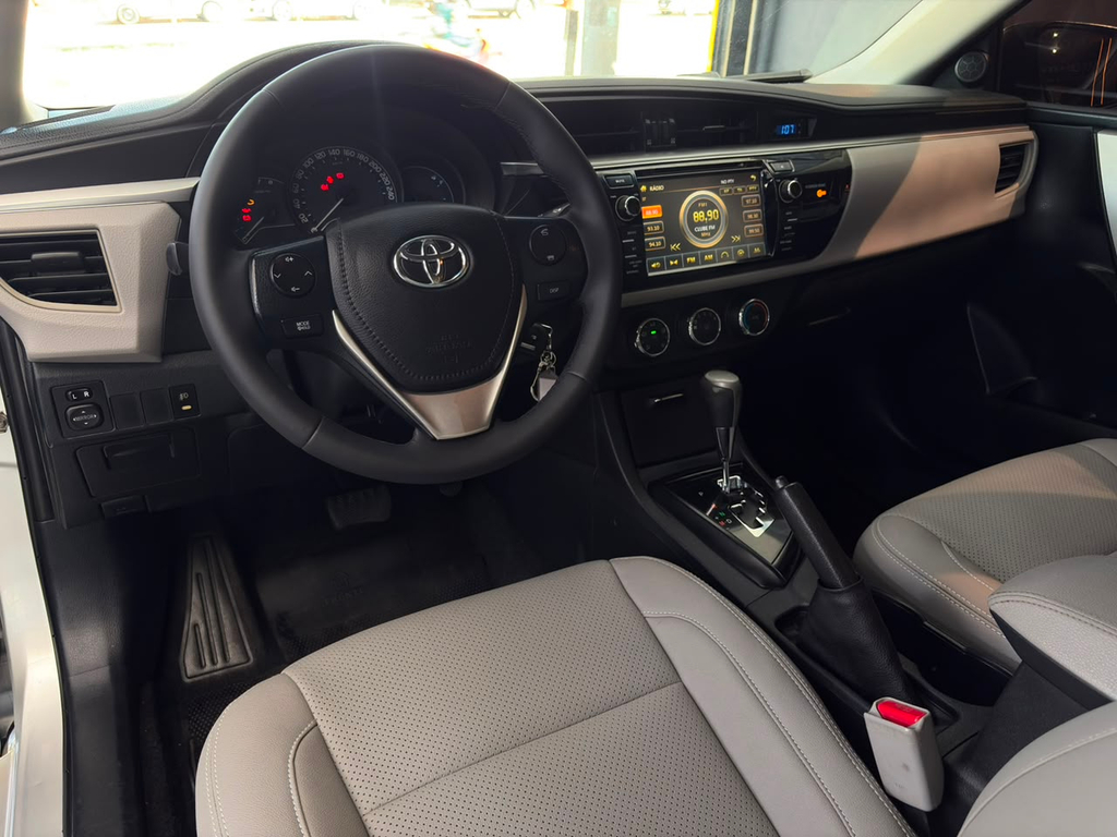 Toyota Corolla Prata