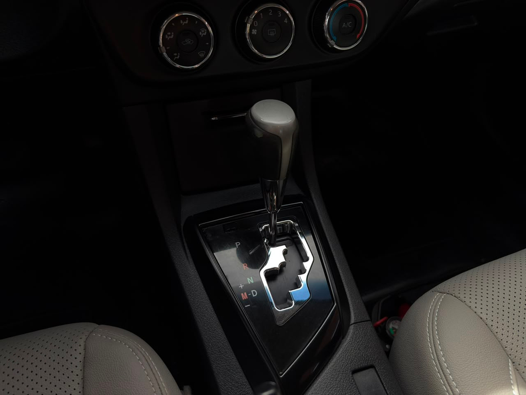 Toyota Corolla Prata