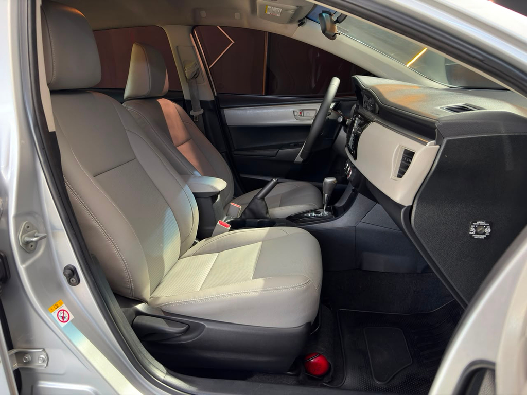 Toyota Corolla Prata