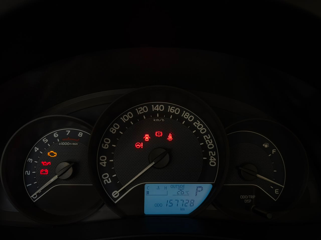 Toyota Corolla Prata