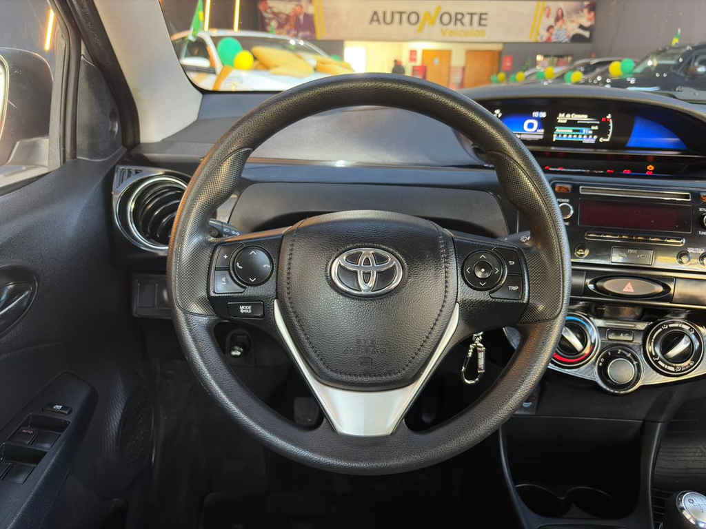 Toyota Etios Sedan Prata