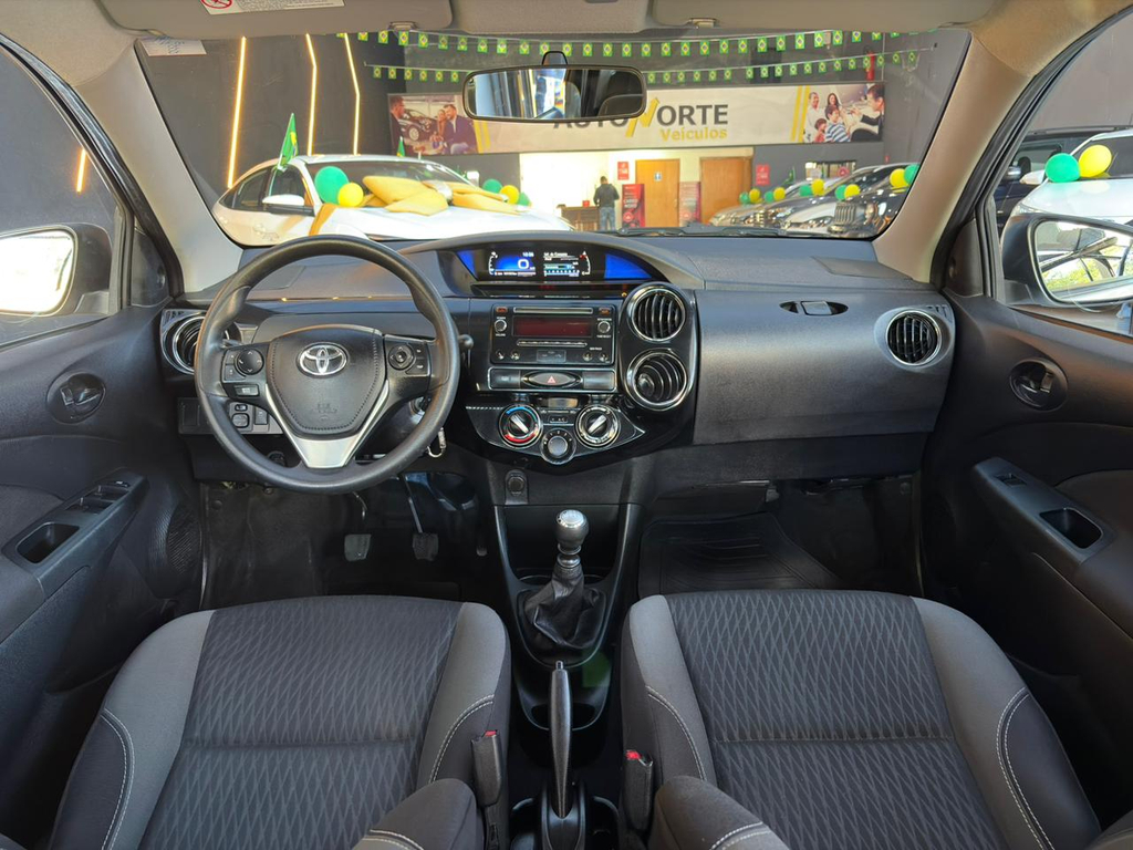 Toyota Etios Sedan Prata