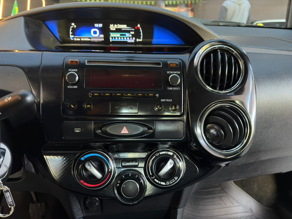 Toyota Etios Sedan Prata