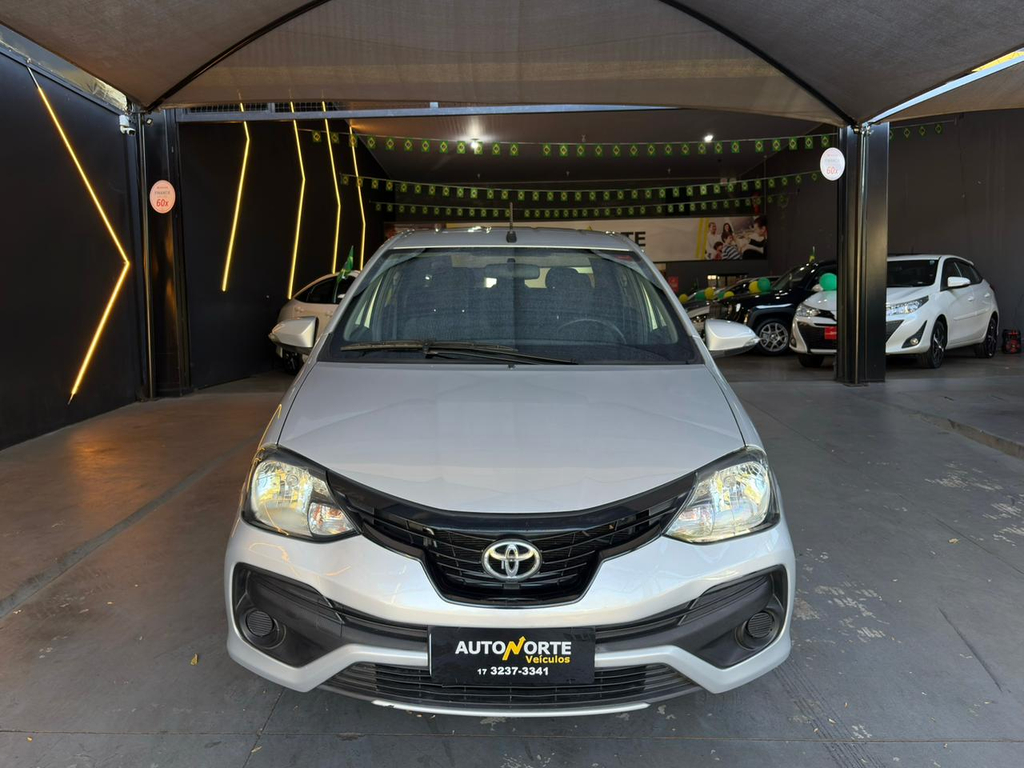 Toyota Etios Sedan Prata