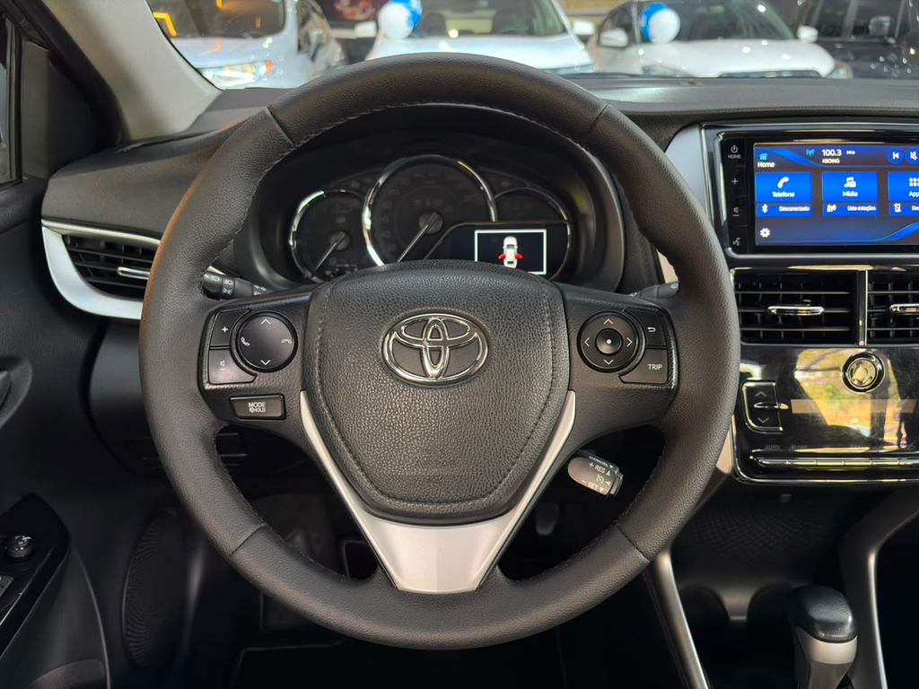 Toyota Yaris Sedan Cinza