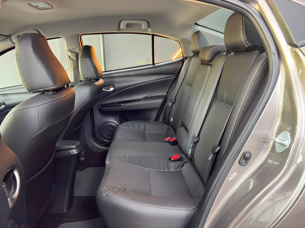 Toyota Yaris Sedan Cinza