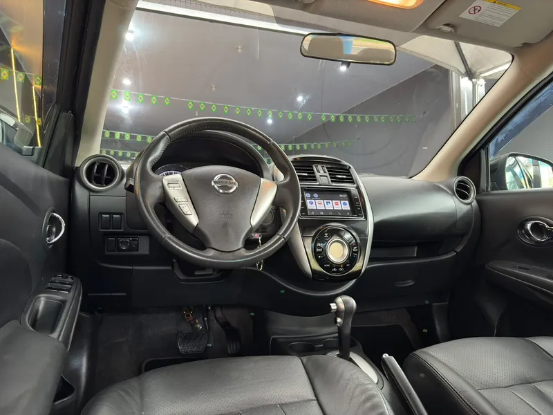 Nissan Versa Preto