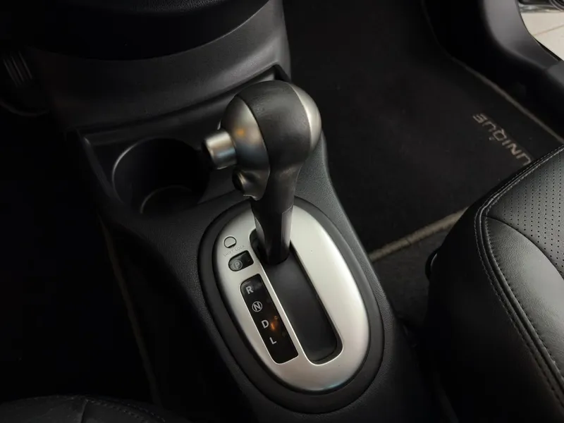 Nissan Versa Preto