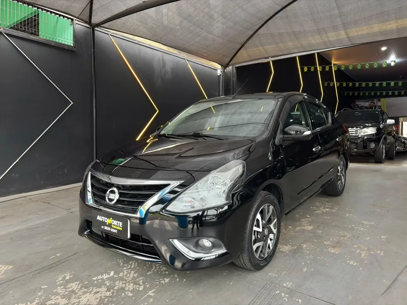 Nissan Versa Preto