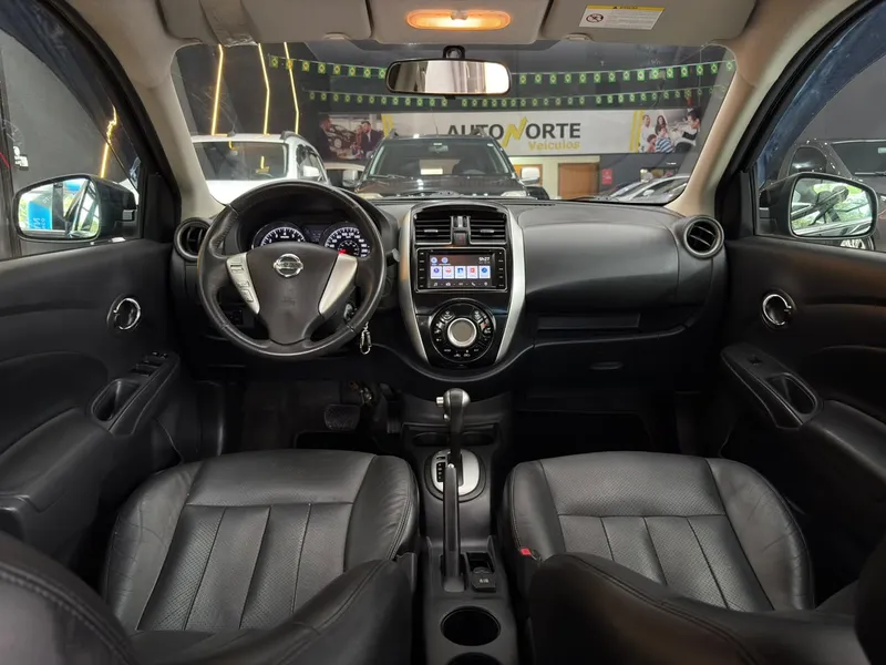 Nissan Versa Preto