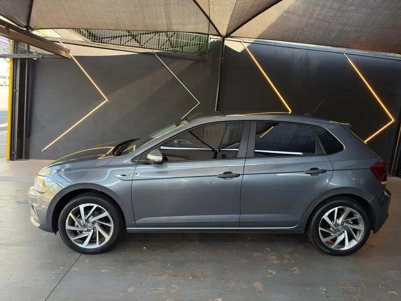 Volkswagen Polo Hatch Cinza
