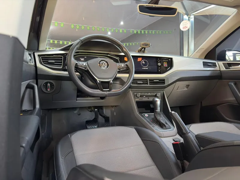 Volkswagen Polo Hatch Cinza