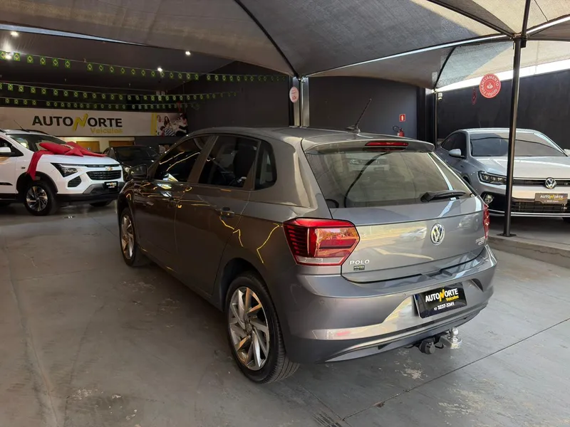 Volkswagen Polo Hatch Cinza