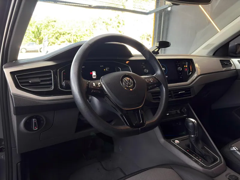 Volkswagen Polo Hatch Cinza