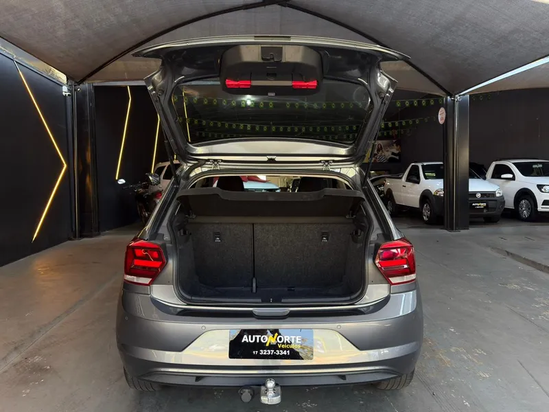 Volkswagen Polo Hatch Cinza