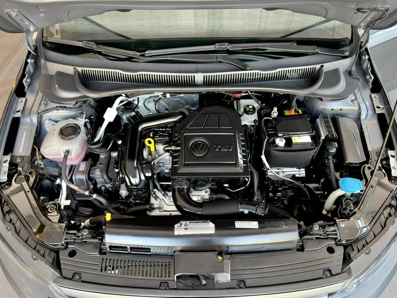 Volkswagen Polo Hatch Cinza