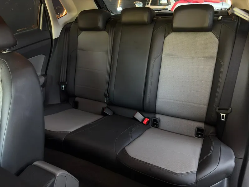 Volkswagen Polo Hatch Cinza
