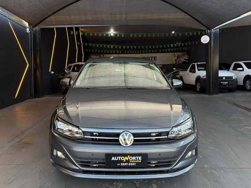 Volkswagen Polo Hatch Cinza