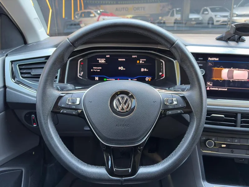 Volkswagen Polo Hatch Cinza