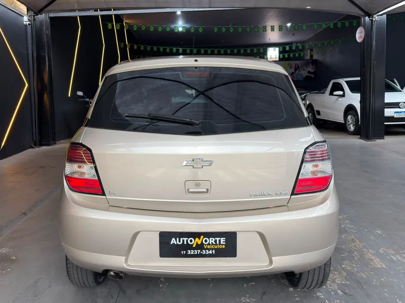 Chevrolet Agile Bege