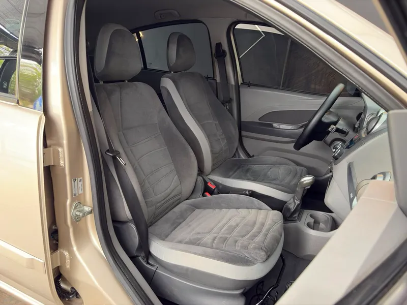 Chevrolet Agile Bege
