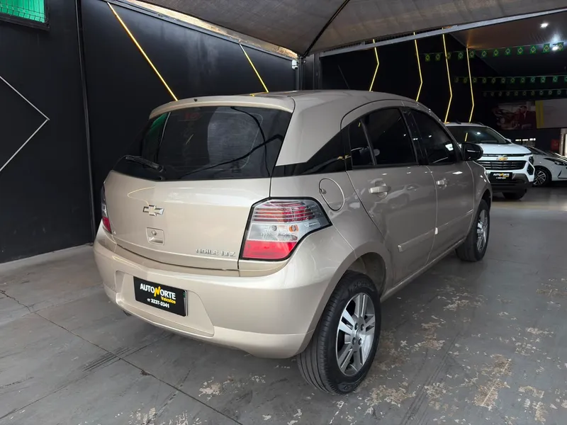 Chevrolet Agile Bege