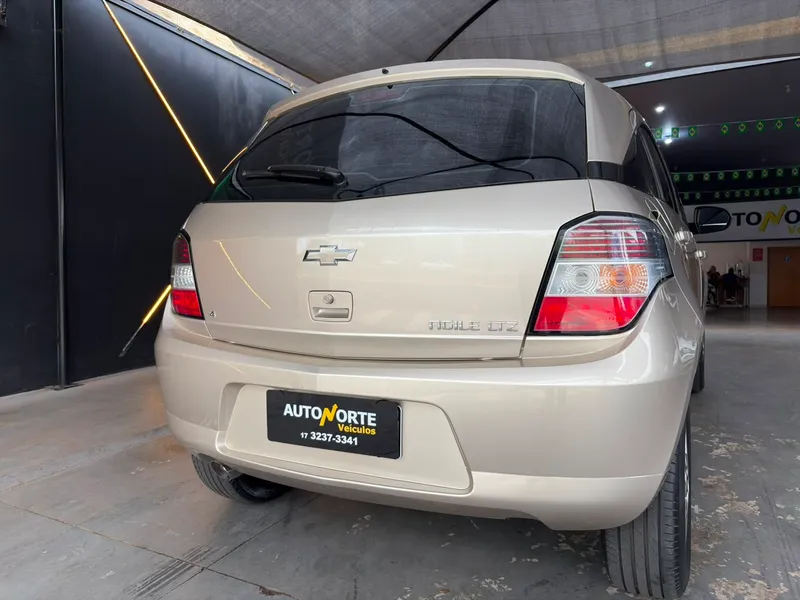 Chevrolet Agile Bege
