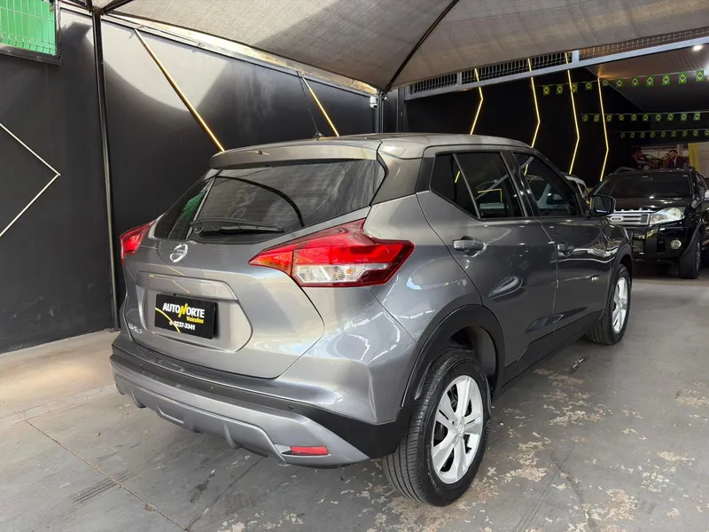 Nissan Kicks Cinza