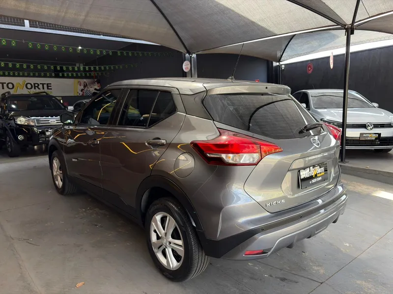 Nissan Kicks Cinza