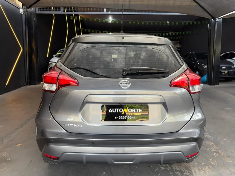 Nissan Kicks Cinza