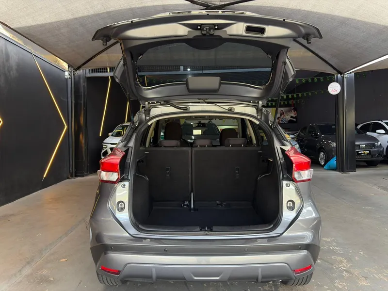 Nissan Kicks Cinza
