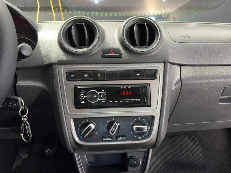 Volkswagen Voyage Prata